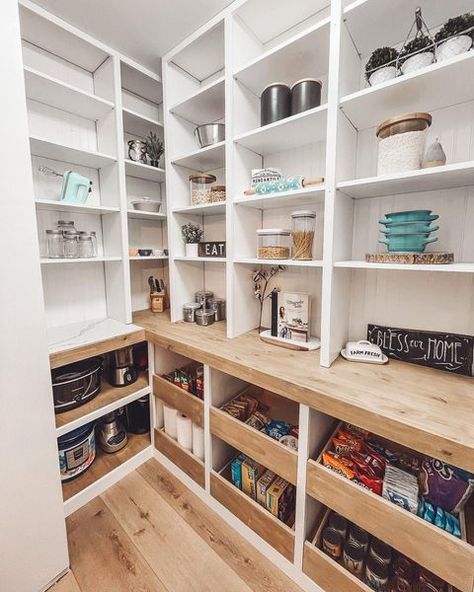 Pantry Shelving Ideas Walk In, Pantry Ideas Walk In, Hidden Pantry Walk In, Small Walk In Pantry Layout, Walk In Pantry Ideas Layout, Cottage Pantry, Small Walk In Pantry, Walk In Pantry Ideas, Pantry Closet Design