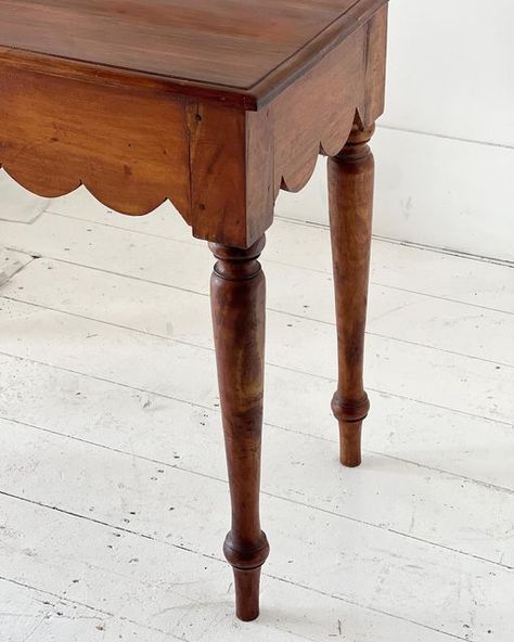 Scalloped End Table, Scalloped Side Table, Scallop Furniture, Scalloped Furniture, Scalloped Desk, Philly Townhouse, Scallop Table, Scalloped Table, Console Table Design