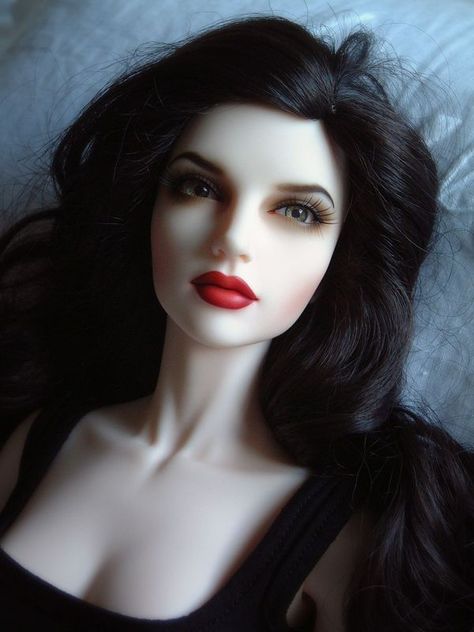 How To Look Like A Doll, Twilight Dolls, Color Wigs, Куклы American Girl, Vampire Chronicles, Bjd Dolls Girls, Enchanted Doll, The Vampire Chronicles, Glamour Dolls