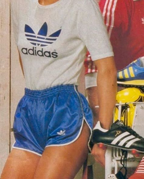 Rare Adidas catalogue from early 80s#MINIMALARCHIVE 80s Sporty Outfits, 90s Gym Outfit, 90s Workout Clothes, Sportswear Editorial, Sport Street Style, 80s Sportswear, Gym Photoshoot, Retro Fitness, Style Gym