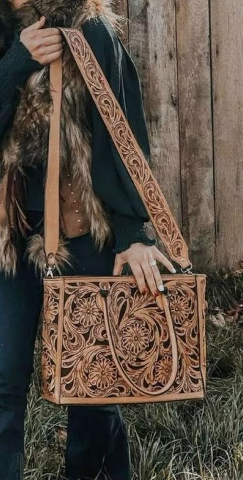 Western Bags Purses, Western Business, Western Bags, Western Spurs Straps, Cowboy Fashion, Western Bag, I Have Money, Diy Wood Furniture, Purse Ideas