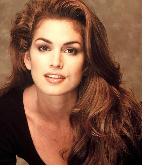 Cindy Crawford Young, Cindy Crawford Photo, Gisele Bündchen, Linda Evangelista, Claudia Schiffer, Short Hair Color, Cindy Crawford, Beauty Icons, Naomi Campbell