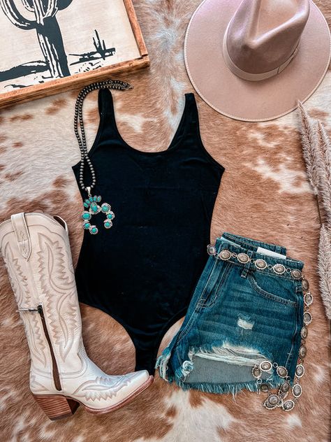 The hottest outfits of summer! Country Consert Outfits, Cowboy Theme Outfit Woman, Rodeo Outfits Summer, Country Fair Outfits, Western Bar Outfit, Western Concert Outfits Women, Western Festival Outfits, Downtown Nashville Outfits, Pbr Outfit For Women