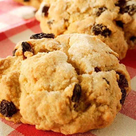 Baked rock buns Rock Buns, Rock Cakes, Types Of Pastry, Work Recipes, Easy To Make Snacks, Fruit Recipe, Rock Cake, Kids Baking, Rock Recipes