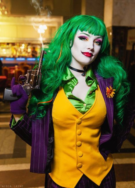 Sexy Femme Joker Cosplay by HydraEvil, Photography by Taisia Layne #Rule63 Female Joker Cosplay, Female Joker, Joker Halloween, Joker Costume, Dc Cosplay, Diy Kostüm, Joker Cosplay, Gothic Steampunk, Amazing Cosplay