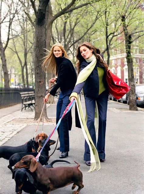 Gisele Bundchen and Carmen Kass 90s Fashion New York, 90s New York Winter Fashion, 90s New York Fashion Street Styles, Manhattan Central Park, Nyc Vintage Aesthetic, New York Minute Aesthetic, Fall In New York City Aesthetic, Vintage Nyc Aesthetic, 90s Winter Aesthetic