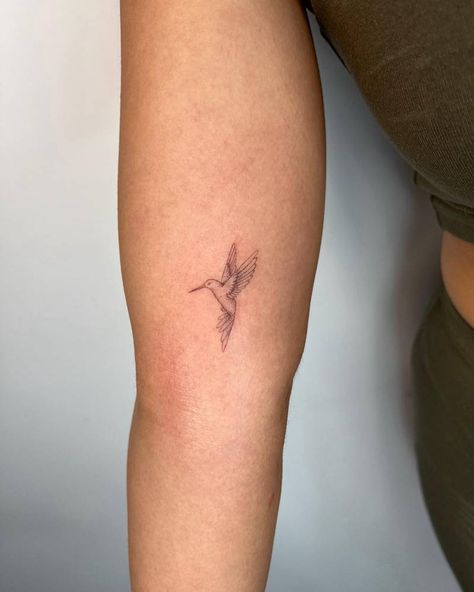 Hummingbird Tattoo On Hand, Simple Humming Bird Tattoos, Hummingbird Arm Tattoo, Humming Bird Tattoo For Women, Hummingbird Flower Tattoo, Tiny Hummingbird Tattoo, Simple Hummingbird Tattoo, Dainty Hummingbird Tattoo, Fine Line Hummingbird Tattoo