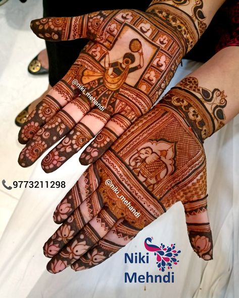 Karwachauth Mehendi Designs Back, Karwa Chauth Mehendi Designs Latest Easy, Karwachauth Mehndi Designs Latest, Karvachoth Mehndi, Karwachauth Mehndi, Mehndi Hands, Karva Chauth Mehndi Designs, Peacock Mehndi, Traditional Mehndi Designs