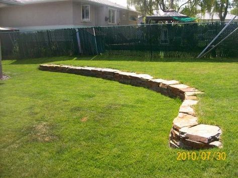 This low retaining wall adds more interest to this yard with a slightly  sloped backyard. Adding garden beds in and around the wall will soften it up with colour. Picture compliments of Dream-yard. Landscaping Walls, Yard Stones, Backyard Retaining Walls, Budget Landscaping, Large Backyard Landscaping, Sloped Yard, Backyard Garden Layout, Sloped Backyard, Landscaping Retaining Walls