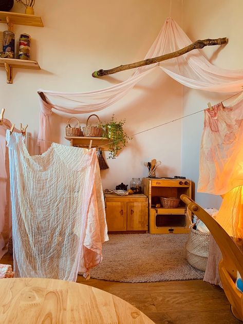 Waldorf Bedroom, Waldorf Playroom, Steiner Waldorf Education, Waldorf Preschool, Waldorf Education, Rudolf Steiner, Play Spaces, Corner House, Unschooling