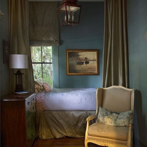 Underseas SW 6214 - Green Paint Color - Sherwin-Williams Sherwin Williams Underseas, Elegant Traditional Living Room, Blue Bedroom Paint, Pink Accent Walls, Most Popular Paint Colors, Green Painted Walls, Home Wet Bar, Interior Design Dining, Interior Design Principles