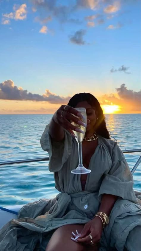 Black Girls Luxury Lifestyle, Vision Board Pics, Vision Board Photos, Vision Board Pictures, Dream Vision Board, Motivation Poster, Girls Vacation, Photographie Portrait Inspiration, Rich Girl Lifestyle