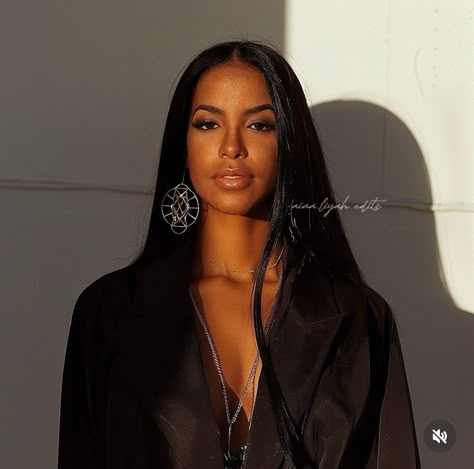 Aaliyah Costume, Rip Aaliyah, Noir Aesthetic, Ominis Gaunt, Aaliyah Hair, Aaliyah Pictures, Aaliyah Style, Aaliyah Haughton, Brat Doll