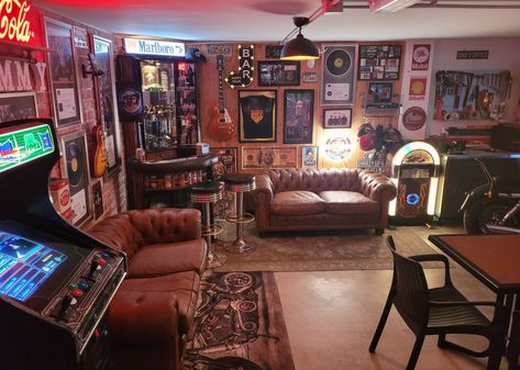 Basement Band Room, Eclectic Man Cave, 70s Man Cave, Retro Man Cave, Gamer Garage, Garage Chill Space, Man Cave Aesthetic, Garage Lounge Ideas, Home Basement Bar