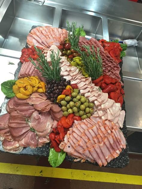 Meat Cheese Platters, Deli Platters, Meat And Cheese Tray, Meat Trays, Food Buffet, Meat Platter, Meat Appetizers, Charcuterie Platter, Meat Snacks