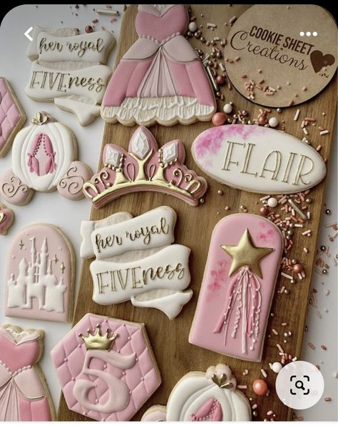 Cinderella Cookies, Disney Princess Cookies, Crown Cookies, Farm Cookies, Princess Birthday Party Decorations, Princess Cookies, Crazy Cookies, Cookies Theme, Disney Cookies