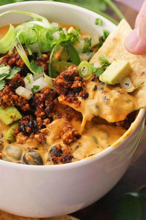 Vegan Queso Dip, Nacho Sauce, Vegan Apps, Tacos Mexicanos, Vegan Queso, Vegan Party Food, Vegan Nachos, Vegan Dip, Queso Dip