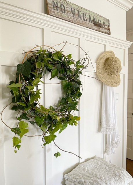 Ivy Wreath Diy, Spring Wreath Diy, In House Plants, Ivy Topiary, January Wreath, Plant Wreath, Small Weaving, Ivy Wreath, Diy Spring Wreath