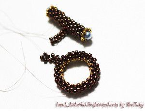 The Bar and Ring Toggle is a wonderful and elegant jewelry tutorial for anyone who wants their clasps to stand out in the crowd. Beaded Toggle Clasp, Beading Patterns Free, Bead Weaving Patterns, Chain Maille, Seed Bead Tutorial, Jewelry Clasps, Jewelry Techniques, Beading Tutorials, Bijoux Diy