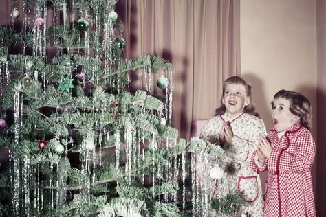 Does Anyone Hang Tinsel On Their Christmas Trees Anymore? Tinsel On Tree, Christmas Tree Pull Apart Bread, Christmas Tree Tinsel, Tree Tinsel, Send Christmas Cards, Tinsel Christmas Tree, 70s Hair, Royal Christmas, Christmas Tinsel