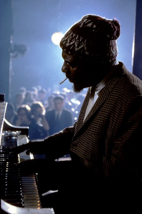 Thelonius Monk, Newport Jazz Festival, NYC, 1975. Ph: Burt Glinn Arte Jazz, Newport Jazz Festival, Thelonious Monk, Classic Jazz, Jazz Art, Jazz Artists, Jazz Piano, Smooth Jazz, Jazz Club