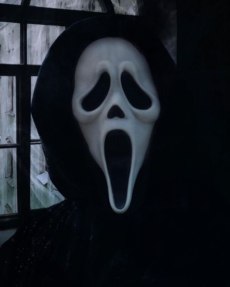 279 Likes, 2 Comments - 👻 (@halloweenmasksnyc) on Instagram: “😱👻 #Scream #Ghostface #Funworld #FantasticFaces #themaskcollectornyc #horror #horrormovies…” Ghost Face Pfp, Aesthetic Scream, Ghostface Mask, Scream Painting, Face Pfp, Atlas Tattoo, Ghost Mask, Creepy People, Ghost Face Mask