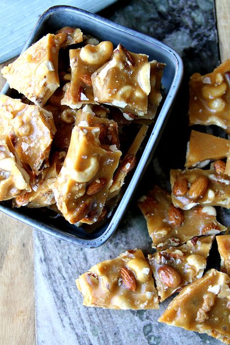 Salted Caramel Peanut Brittle, Caramel Brittle Recipes, Nut Brittle Recipe, Caramel Brittle, Chocolate Nuts Clusters, Making Caramel, Nut Brittle, Maple Extract, Salted Toffee