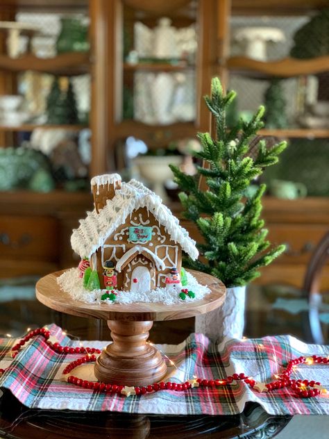 How to make a storebought gingerbread house into a centerpiece Gingerbread House Table Centerpiece, Gingerbread House Centerpiece Ideas, Gingerbread House Centerpiece, Fairy Tablescapes, Gingerbread Table Centerpieces, Gingerbread Centerpiece Ideas, Gingerbread Tablescape, Gingerbread Centerpiece, Making A Gingerbread House