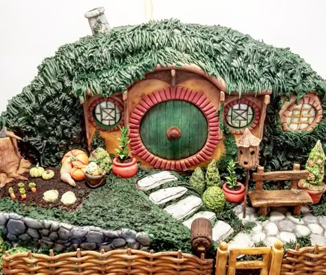 Hobbit Cake, Homemade Gingerbread House, Hobbit Party, Succulent Cake, Fairy Garden Doors, House Cake, Hobbit Hole, Bilbo Baggins, Fairy Crafts