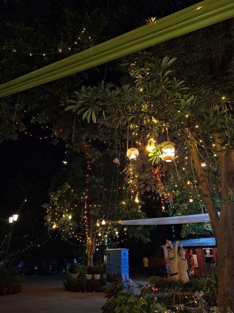 #delhi #delhihaat #place #cafe #pretty #delhiaesthetic #aesthetic #placetovisit #lights #fairylights Aesthetic Places In Delhi, New Delhi Aesthetic, Delhi Aesthetics, Delhi Connaught Place, Delhi Haat, Delhi Aesthetic, Cities Aesthetic, Black And Blue Wallpaper, Delhi Travel