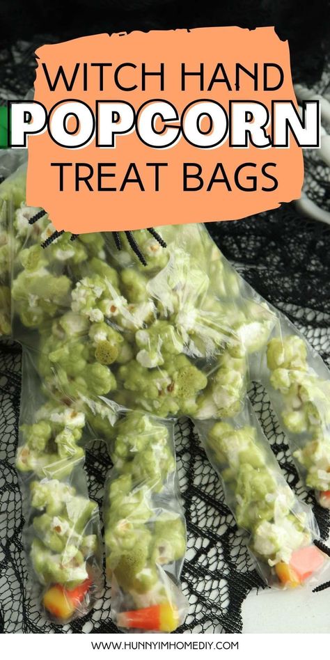 Need fun Halloween recipes to make with your kids? Check out these witch treats! Make your own witch hands using popcorn and candy corn, then pass them out to the kids or adults at your party for a sweet and salty snack. They're a simple recipe for a Halloween class party or for trick or treat night at home. Witch Party Food, Halloween Popcorn Balls Recipe, Halloween Popcorn Balls, Halloween Themed Desserts, Easy Halloween Party Food, Easy Popcorn, Halloween Popcorn, Spooky Halloween Treats, Popcorn Treats