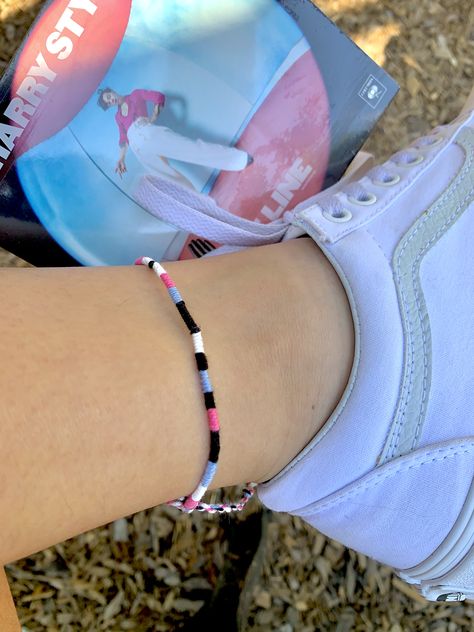 Harry Styles Jewelry, Anklet Macrame, Harry Styles Fine Line, Diy Jewelry Unique, Beaded Necklace Diy, Diy Bracelets Patterns, Beads Bracelet Design, Handmade Jewelry Tutorials, Summer Bracelets