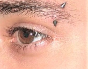 Eyebrow Piercing Men, Eyebrow Piercing Jewelry, Piercing Eyebrow, Eyebrow Jewelry, Face Piercings, Cool Piercings, Eyebrow Ring, Facial Piercings, Cute Piercings