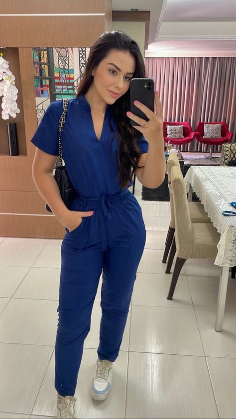 Scrubs Uniform Cute Medical, Stylish Scrubs For Women, Doctor Outfit Women, Cute Scrubs Outfits, Scrubs Uniform Cute, Nurse Outfit Scrubs, Medical Scrubs Fashion, Stylish Scrubs, Outfit Elegantes