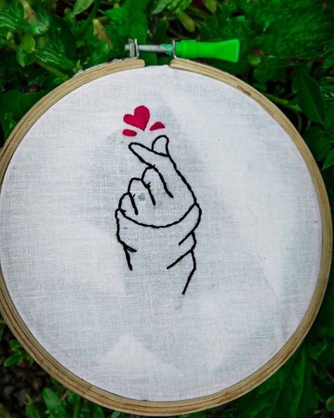 Hand Embroidery Letters, Unique Wrist Tattoos, Gopro Photos, Embroidered Canvas Art, Wrist Tattoo Designs, Machine Embroidery Quilts, Valentine Embroidery, Fabric Painting On Clothes, Embroidery Lessons