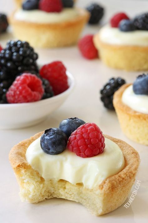 These cheesecake cookie cups (12) have a sugar cookie crust and a delicious white chocolate cream cheese filling. Can be made with gluten-free, whole wheat and all-purpose flour. Chocolate Cream Cheese Filling, Berry Cookies, White Chocolate Cream, Sugar Cookie Crust, Chocolate Cream Cheese, Cheesecake Cookies, Berries Recipes, Cookie Cups, Cookie Crust