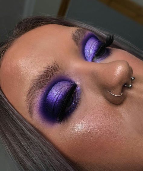 Smokey Purple Eye Makeup, Smokey Liner, Purple Smokey Eye Makeup, Black Makeup Looks, Purple Makeup Looks, Shoot Makeup, Makeup Remover Pad, Purple Smokey Eye, Purple Eye Makeup