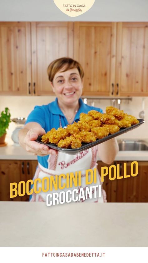 Una ricetta sprint, facilissima e che piacerà di sicuro a tutti, bimbi compresi: vediamo insieme i bocconcini di pollo croccanti! Ottimi sia come secondo piatto per un pranzo o una cena veloci in famiglia, sia per arricchire un aperitivo tra amici o un buffet salato in qualche occasione speciale. Provateli anche voi e fatemi sapere nei commenti se scrocchiano ^_^ #fattoincasadabenedetta #bocconcinidipollo #ricettafacile #ricettaveloce #fingerfood #aperitivo #secondipiatti #buffet #menuperbambini America Food, Italian Sauce, Tasty Videos, Yum Yum Chicken, Yummy Food Dessert, Easy Cooking, Creative Food, Diy Food Recipes, Diy Food