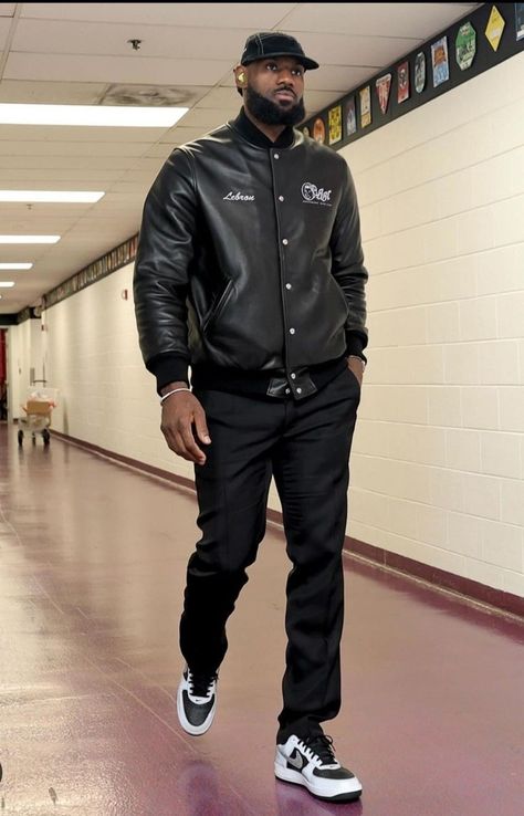 Lebron James Signature, Elevated Streetwear, Best Nba Players, Men's Hipster Style, Celebrity Style Guide, Style Boy, Nba Outfit, Harlem Globetrotters, Beauty Hair Makeup