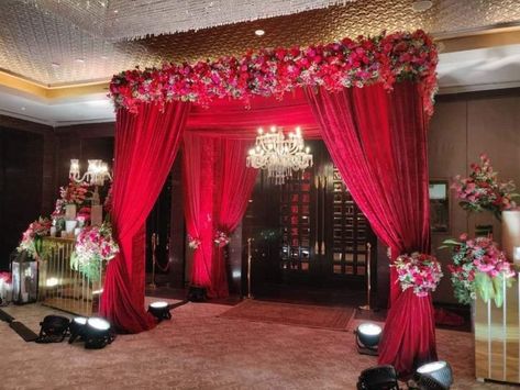 Marriage Decoration Gate, Wedding Gate Decoration Indian, Nikah Decorations, Red Wedding Decorations Elegant, Haldi Backdrop, Marriage Stage, Vidhi Mandap, Pathway Decor, Red Events