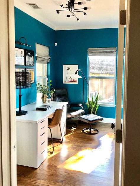 Home Office 2023, Bold Office Design, Man Cave Home Office, Bold Office, Teal Office, Office 2023, Office Wall Colors, Blue Home Offices, Modern Man Cave