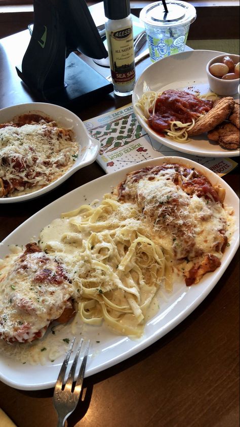 Olive Garden Tour Of Italy, Olive Garden Aesthetic, Olive Garden Food, Olive Garden Pasta, Tour Of Italy, Instagram Training, Delicacy Food, Western Food, Yummy Comfort Food