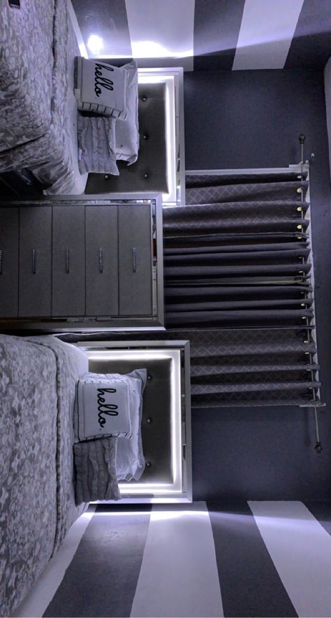 Room Decor Bedroom 2 Beds, Room Ideas With 2 Beds, 2 Bed Rooms Ideas, Cute Grey Room Ideas, Two Bed Rooms Ideas, Teen Twin Bedroom Ideas, Room Decor 2 Beds, Dark Grey Bedroom Aesthetic, Room Ideas For Shared Rooms