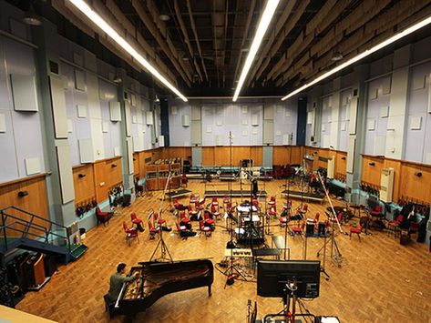 A tour of the iconic and historic Abbey Road Studios in London. Diy Storage Ideas, Western Spaghetti, Tour Pictures, Rehearsal Studios, Sean Lennon, Music Studios, Rehearsal Room, Abbey Road Studio, Recording Studio Design