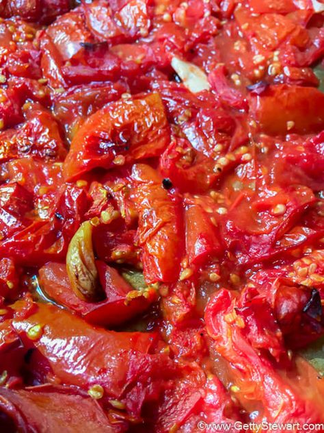 How to Roast Tomatoes in the Oven for Sauce or Toppings Roasted Tomato Recipes, Roast Tomatoes, Preserving Vegetables, Oven Roasted Tomatoes, Garden Tomatoes, Canning Food, Canned Tomatoes, How To Roast, Stewed Tomatoes