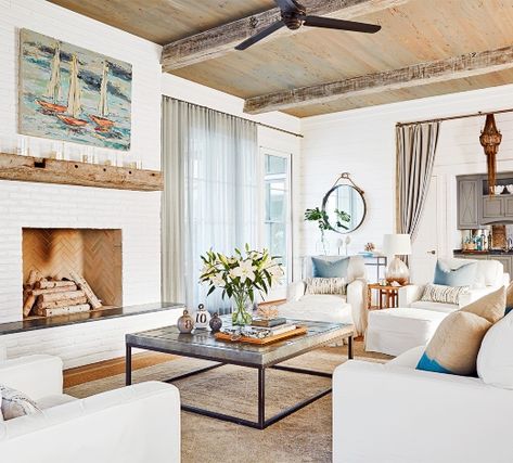 Coastal Farmhouse Style Beach House with Industrial Design Touches - Coastal Decor Ideas Interior Design DIY Shopping Coastal Casual Living Room, Beachy Living Room, Coastal Living Room Furniture, Coastal Style Living Room, Cottage Style Living Room, Chic Beach House, Chic Living Room Decor, Beach Theme Living Room, Florida Beach House