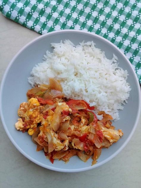 easy egg stew with rice Ghanaian Recipes, Egg Stew, Stew With Rice, Easy Comfort Food Dinners, Ghana Food, Sauteed Onions, African Recipes Nigerian Food, Scotch Bonnet Pepper, Food Receipt