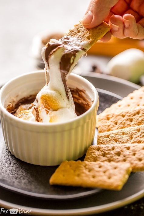 This One Minute S'mores Dip for One is perfect for a late night sweet tooth. Desserts for One | Microwave Desserts | Quick and Easy Desserts | Microwave S'mores | Quick Treats | Chocolate and Marshmallow Dessert Easy Desserts Microwave, Desserts Microwave, Easy Midnight Snacks, Desserts For One, Late Night Snack Recipes, Easy Microwave Desserts, Late Night Snacks Easy, Microwave Desserts, Healthy Vegan Dessert