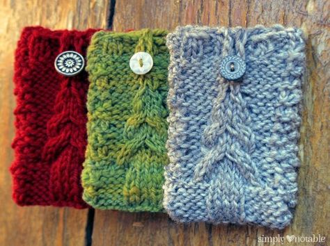 Our original cabled Gift Card-igan Knitting Pattern has been such a popular pattern that I... Gift Card Holder Diy, Knit Dishcloth Pattern, Christmas Tree Gift, Knitted Items, Easy Knitting Projects, Gift Card Holders, Washcloth Pattern, Holiday Gift Card, Diy Gift Card