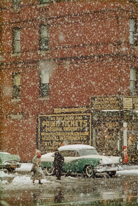 Seeing Beauty In A Cold And Wet New York City With Moody Photos Of Saul Leiter Fred Herzog, Saul Leiter, William Eggleston, New York School, Mario Sorrenti, Vivian Maier, Tim Walker, Photography Street, Experimental Photography